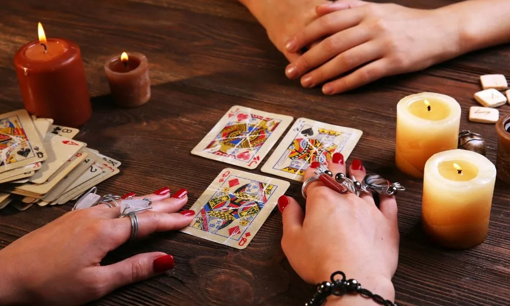 Three cards spread