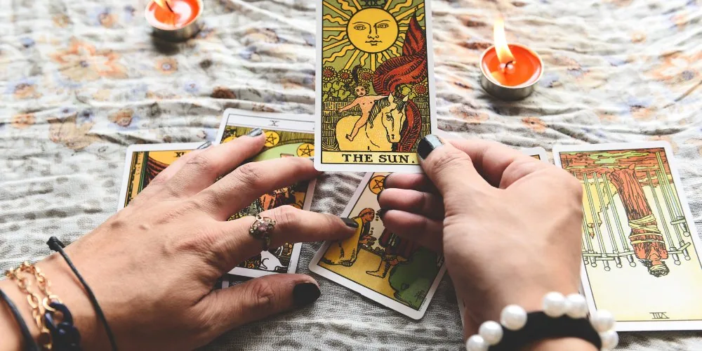 Understand the meaning of tarot deck