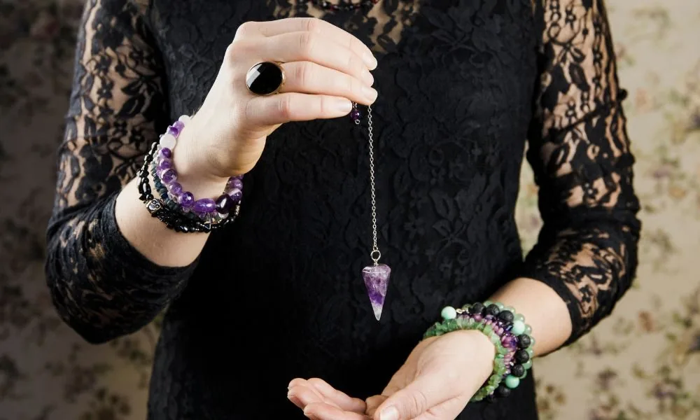 image for how can i start working for a psychic reading business