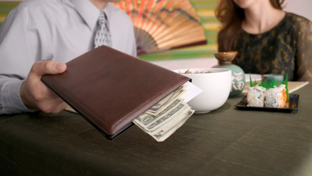 should a guy always pay in a relationship