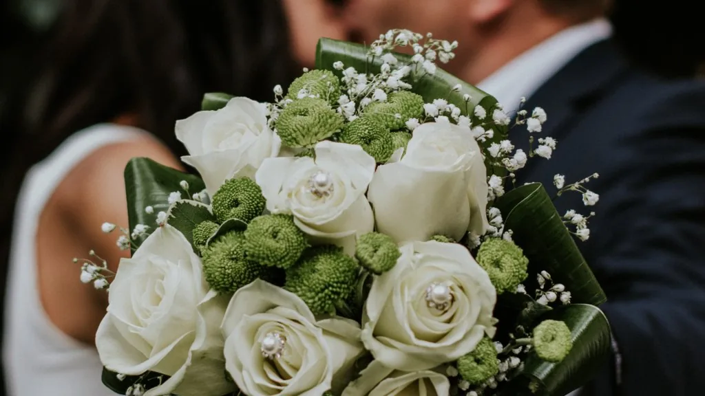 white flower meaning in a relationship
