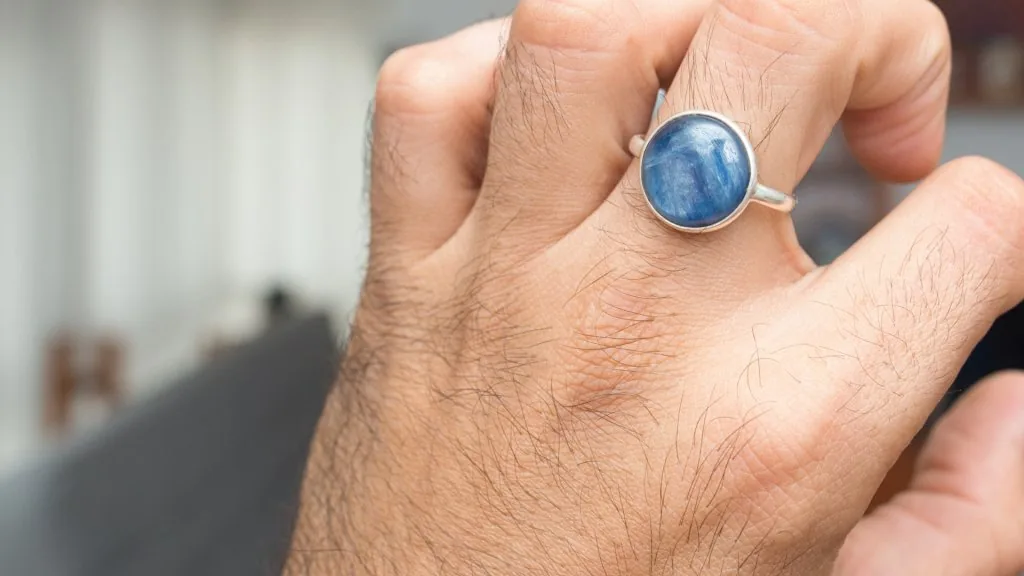 spiritual meaning of rings on fingers