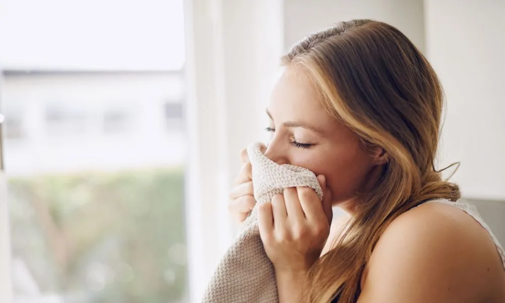 image for why do i smell someone's scent when they are not around spiritual meaning