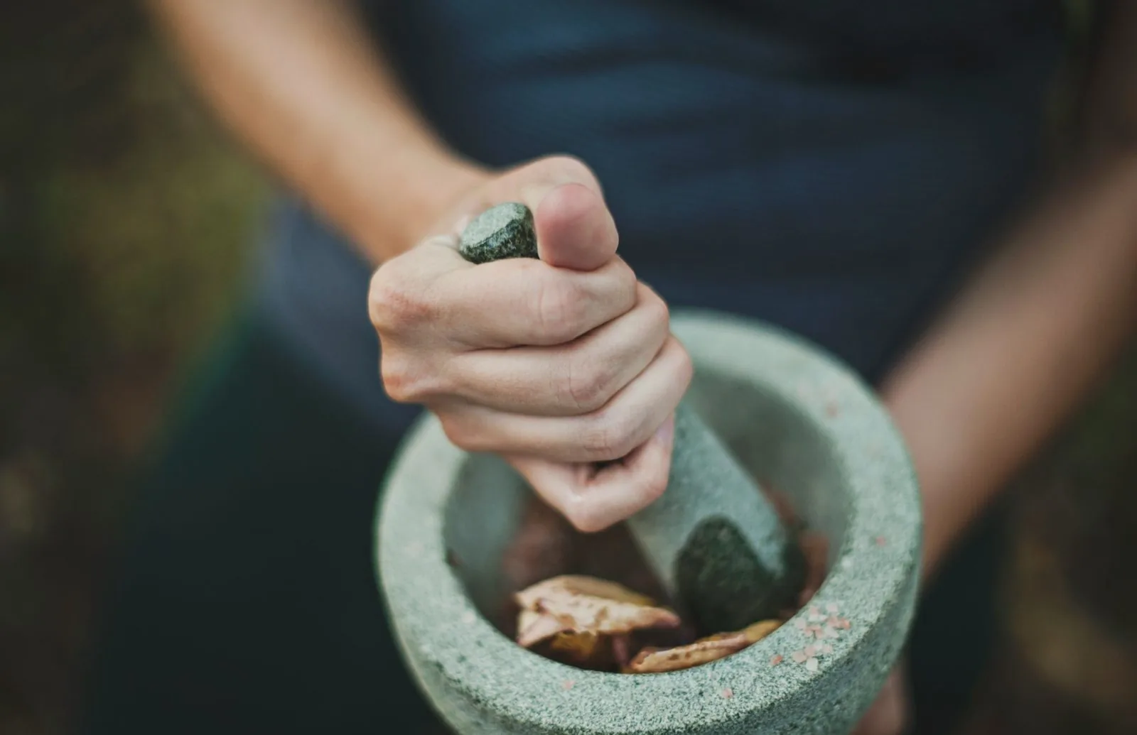 grinding herbs i a mortal
